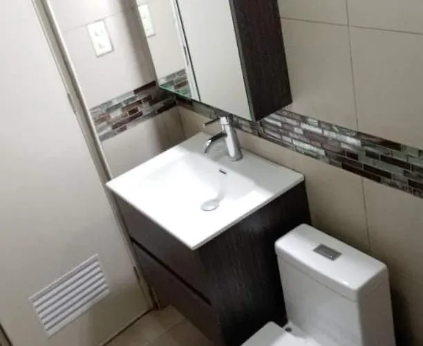 Affordable 2 Bedroom 2 Ba W/ Skycable, Netflix, & Amazon Prime アパート