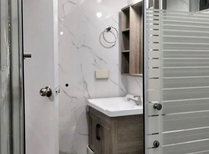 Affordable 2 Bedroom 2 Ba W/ Skycable, Netflix, & Amazon Prime マニラ市